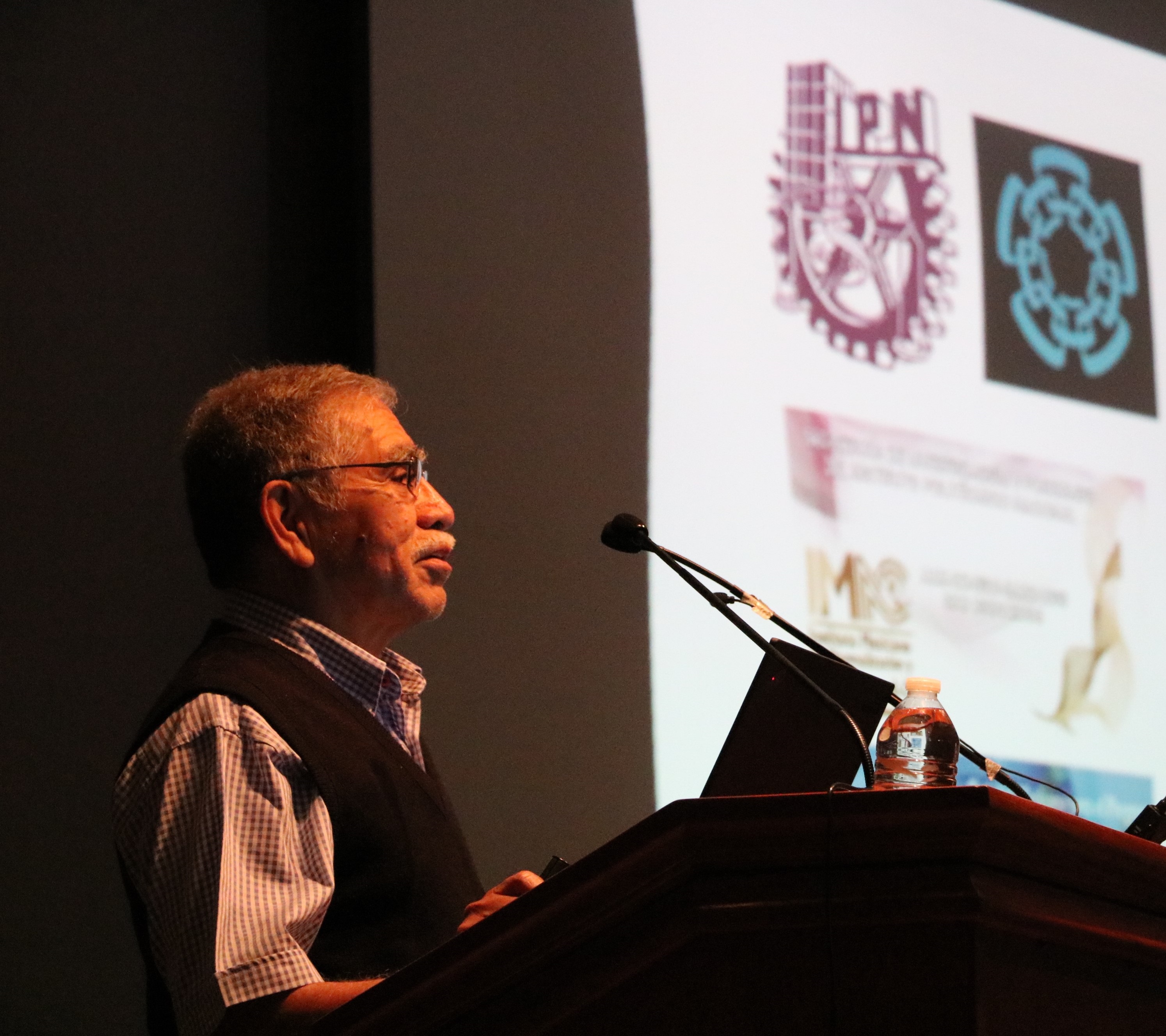 Orlando Zelaya-Angel (picture taken from: https://conexion.cinvestav.mx/multimedia/Galería/emodule/395/egallery/87)